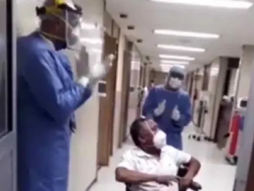 Dan de alta entre aplausos a 3 pacientes de Covid-19 en Coahuila