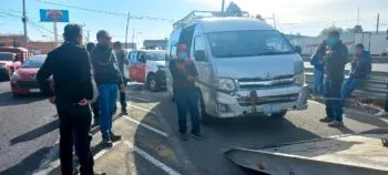 Detienen SMT y SSP unidad irregular de transporte turístico en la autopista México-Puebla