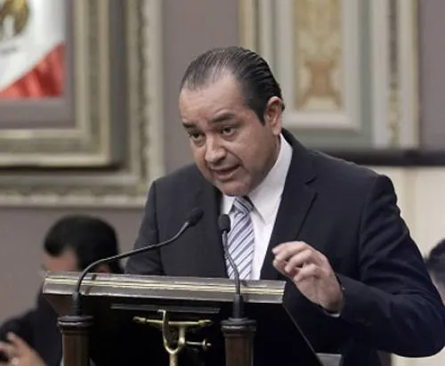 Villanueva Lomelí debe ofrecer una explicación sobre el procedimiento que siguieron “Lalo” Rivera