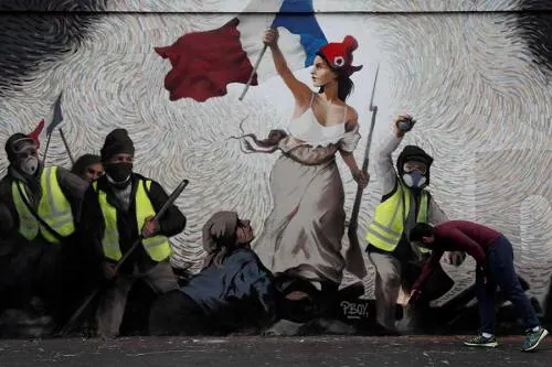 Francia restringirá marchas para frenar a ‘chalecos amarillos’