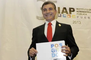 Con promedio de 9.8, Tony Gali se gradúa de Doctorado en Administración Pública