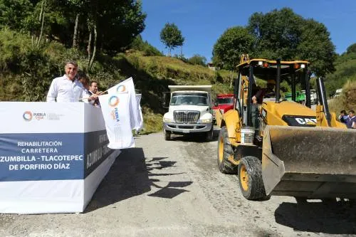 Inicia Tony Gali rehabilitación de carretera Azumbilla-Tlacotepec de Porfirio Díaz