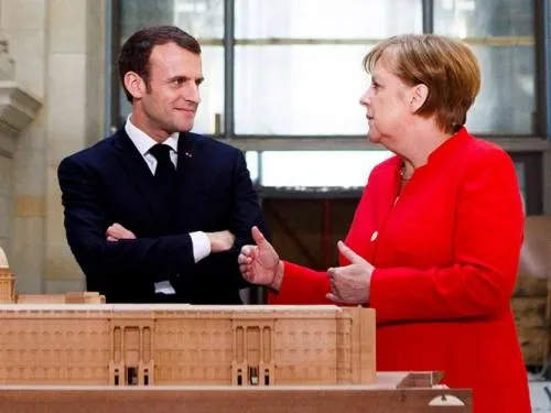 Merkel y Macron a favor de reformar la UE