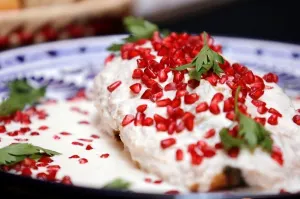Titular de Culturas Populares se gasta 63 mil pesos en dos comidas de chiles en nogada