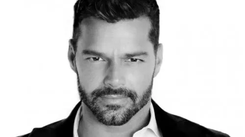 Ricky Martin presume “six pack” en diminuto bóxer (FOTO)