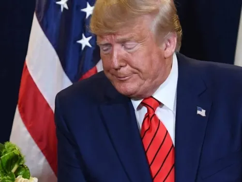 Facebook cierra páginas favorables a Trump en Ucrania