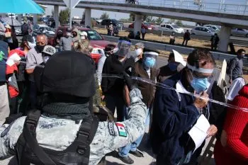 Filas y caos en Cholula para recibir la vacuna contra el Covid-19