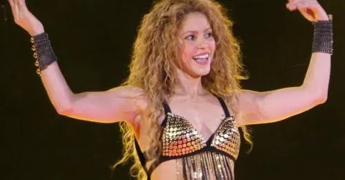 Shakira regresa a los escenarios tras superar daño en sus cuerdas vocales