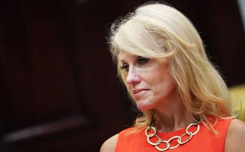 Kellyanne Conway, asesora de Trump, revela que fue víctima de agresión sexual