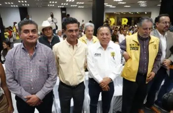 En encuentro del PRD, destapan a Carlos Martínez Amador como aspirante al gobierno de Puebla