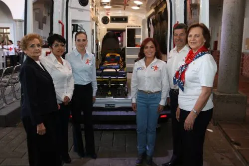 Dinorah López de Gali entrega ambulancia a la Cruz Roja Mexicana en Puebla