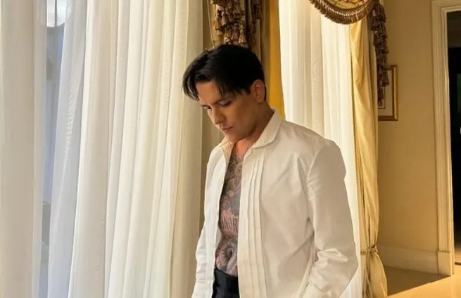 Christian Nodal sorprende con su transformación en nuevo video musical