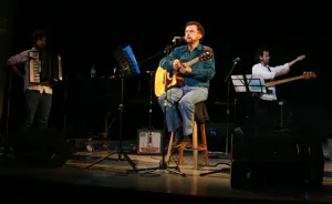 Enrique Quezadas presenta su disco Estas islas