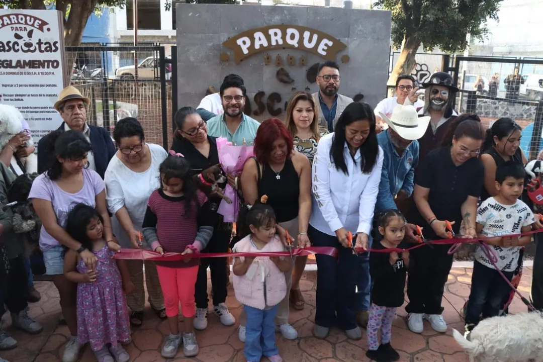Ariadna Ayala inaugura el primer parque para mascotas en Atlixco
