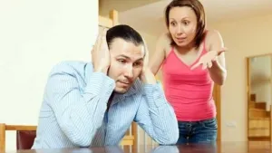 Revelan causa del porqué hombres no “escuchan” a mujeres