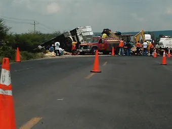 Tres muertos y ocho lesionados por carreterazo en la Puebla-México