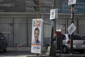 Lamentable que ayuntamiento no retire propaganda irregular: Castilla Kuri