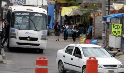 A punta de pistola, sujetos asaltan ruta S-6