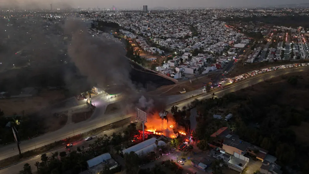 Incendio en Periférico Ecológico colapsa vialidad en Puebla