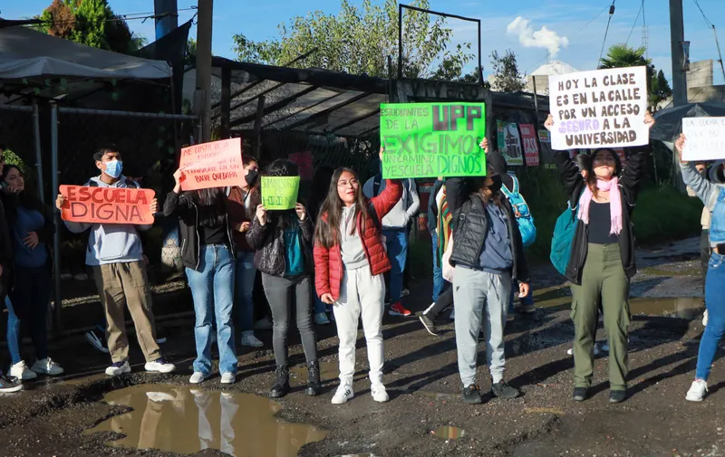 Estudiantes de la UPP bloquean acceso a Cuanalá y exigen vialidades dignas