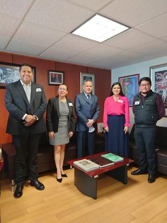 Se reúnen alcaldesa Rivera Vivanco y titular de la UIF