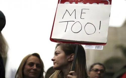 Mujeres en Francia defienden “galantería” de los hombres