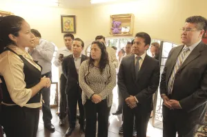 Supervisan rehabilitación del kiosco principal de San Andrés