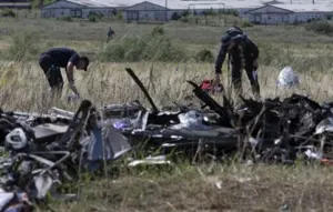 Interrumpen búsqueda de cuerpos del MH17