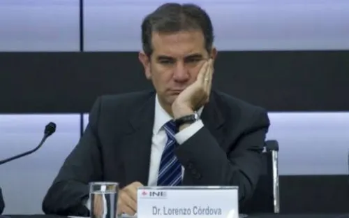 Morena va por la cabeza de Córdova, presenta iniciativa para acortar su presidencia en INE