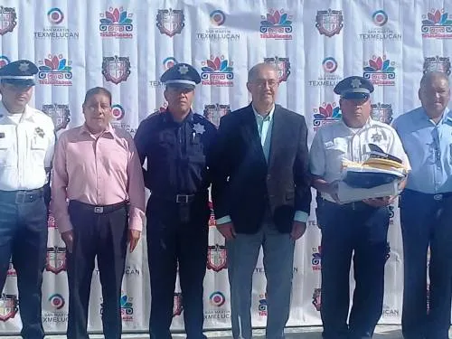 Entrega edil de Texmelucan uniformes a elementos de tránsito y vialidad
