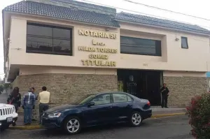 Sujetos armados roban notaría de esposa de Carlos Meza Viveros