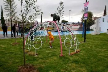 Entrega Eduardo Rivera parque rehabilitado a vecinos de la Romero Vargas