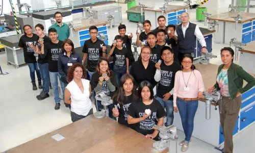 Volkswagen de México imparte curso de verano técnico para jóvenes de casas hogar