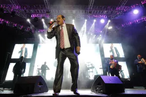 El Foro Artístico se convierte en una pista de baile con Rayito Colombiano