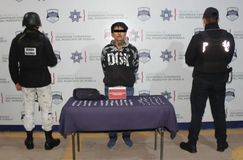 Detuvo policía municipal de Puebla a dos probables narcomenudistas
