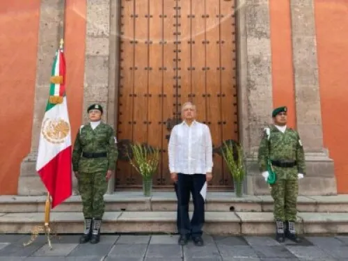 AMLO promete garantizar el derecho a la salud a todos los mexicanos