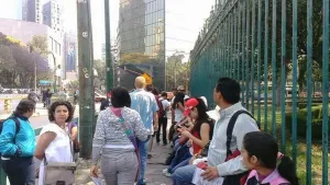 Por rechazo a leyes en telecom, cadena humana rodea zonas del DF