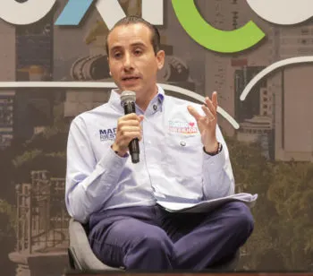 “Que no le saque”, responde Mario Riestra a José Chedraui tras ser el único candidato en foro de UPAEP