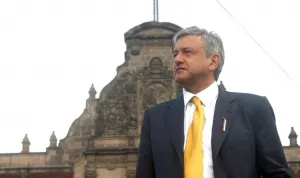Pide AMLO a EPN cancele gira en Francia