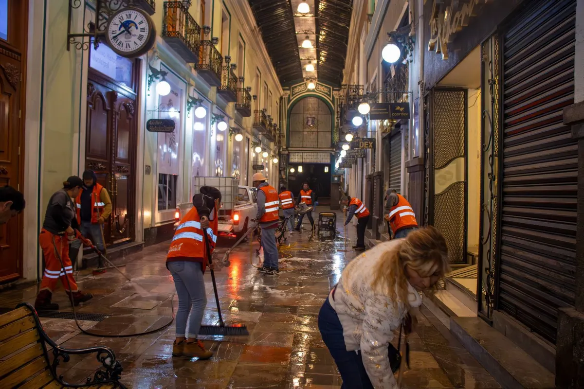 Ayuntamiento de Puebla refuerza limpieza en templos y Centro Histórico de Puebla por temporada de alta afluencia