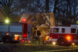Mueren nueve al estrellarse avión en Ohio