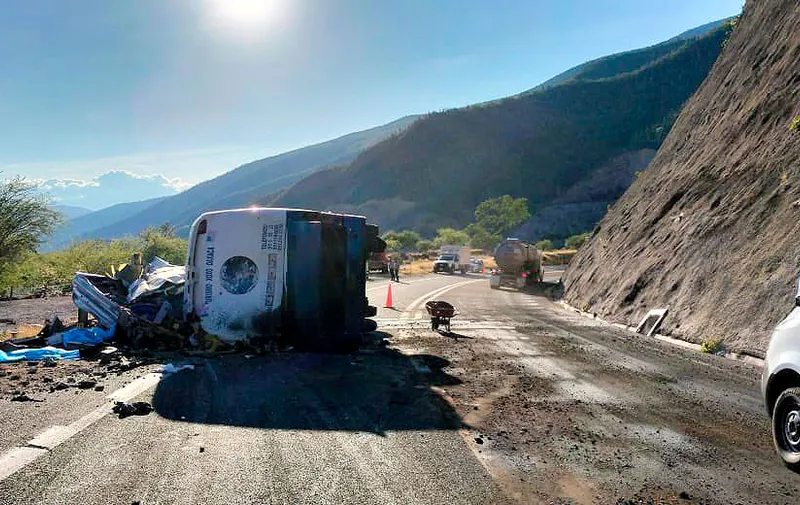accidente-volcadura-bus-cuacnopalan-oaxaca