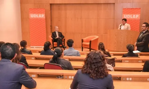 UDLAP y Ayuntamiento de San Andrés Cholula se reúnen con jóvenes acreedores a beca académica
