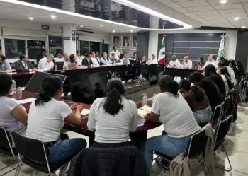 Gobierno de Puebla instala mesa de acuerdos con normalistas de Teteles
