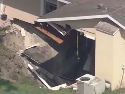 Un hueco se traga una casa en Florida