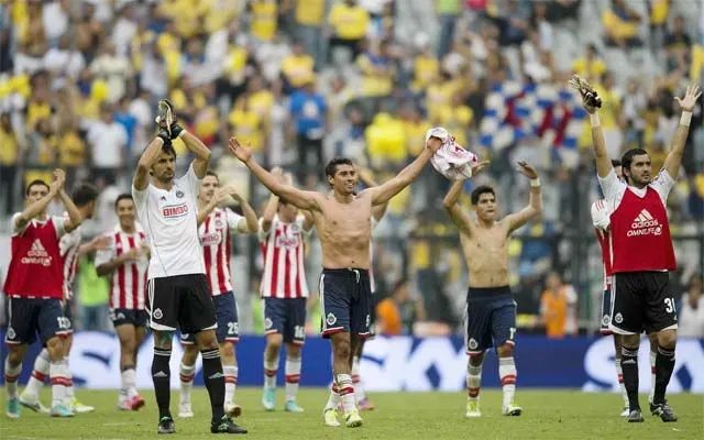 Chivas humilla al América en el Azteca 3-1
