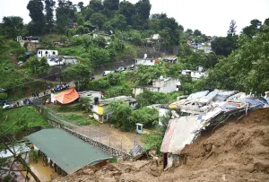 Earl deja 6 muertos y daños en Veracruz