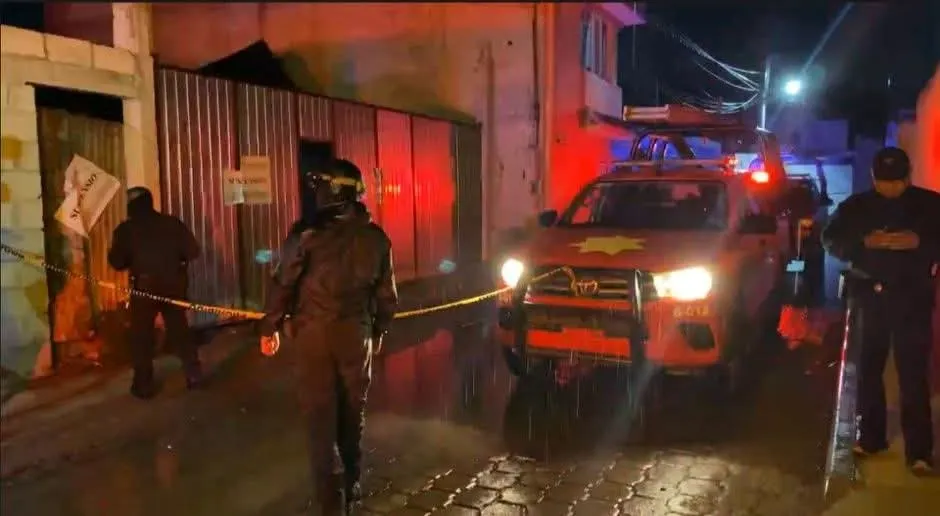 Hombre muere tras caer en pozo clandestino en Tehuacán; otro sobrevive