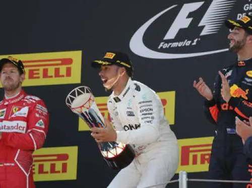 Hamilton logra la victoria en Barcelona