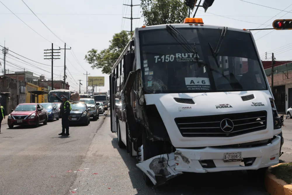 Colisión en carril confinado de RUTA deja lesionados en la colonia Adolfo López Mateos